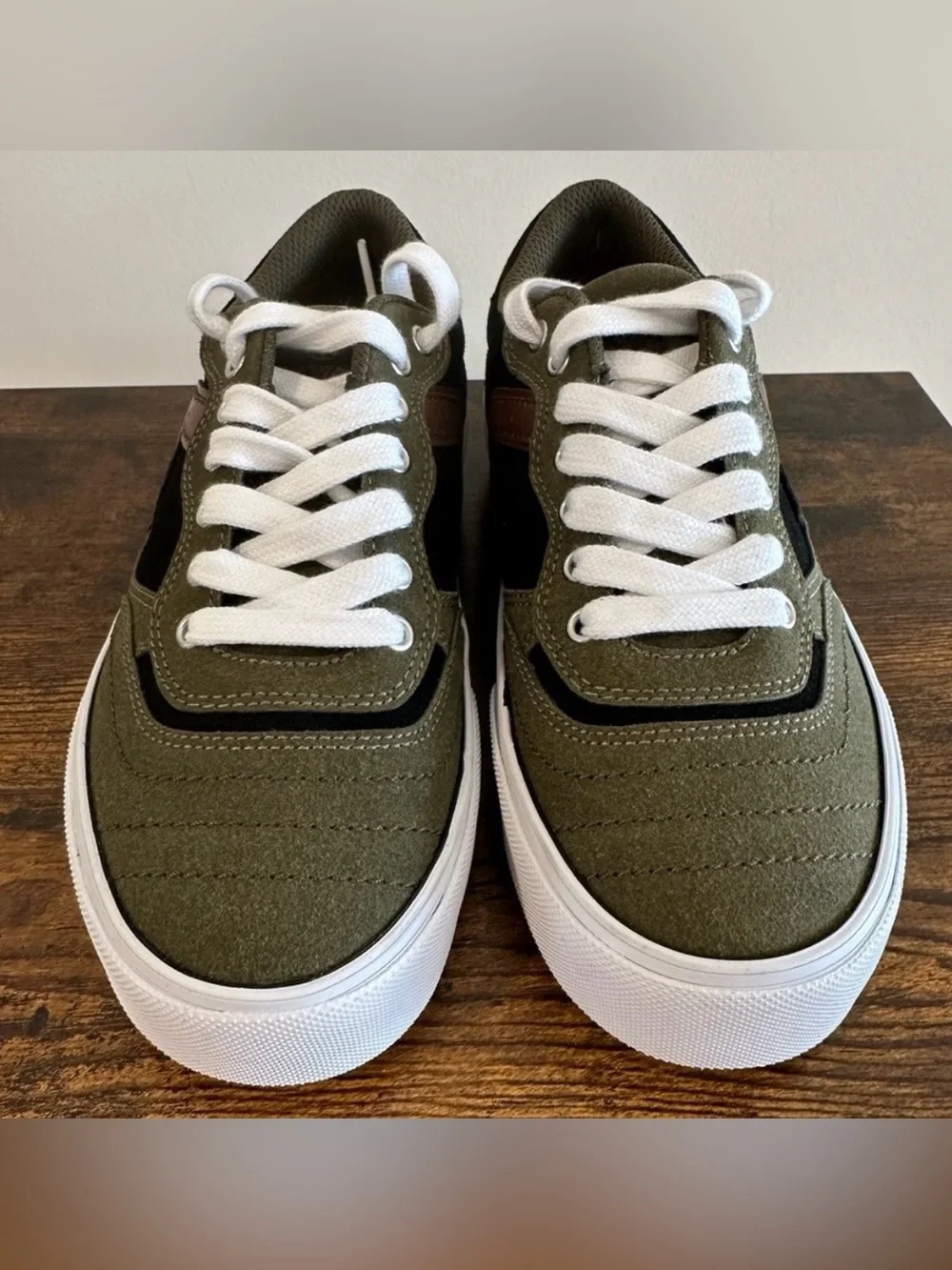 Airwalk Boys Harley Olive/Rust/Black Sneakers NWT Size Big Boys 5.5